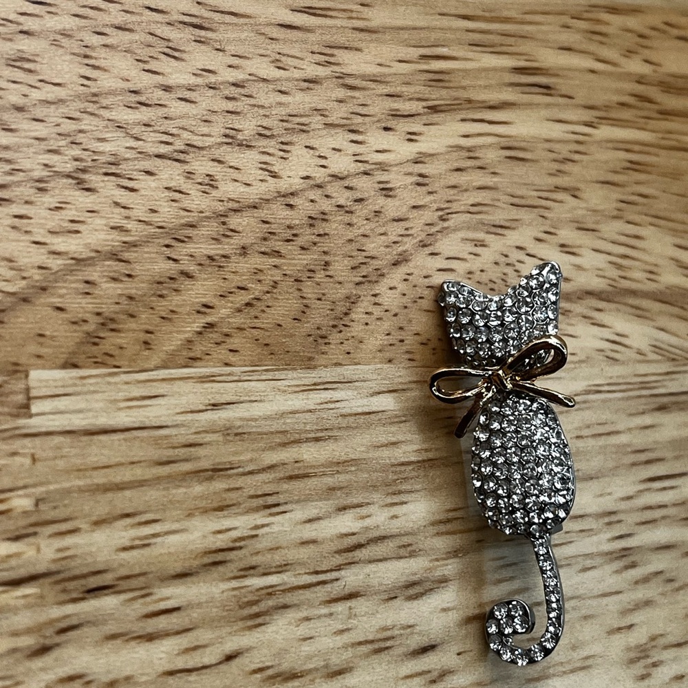 Rhinestone Cat Brooch with Gold Bow